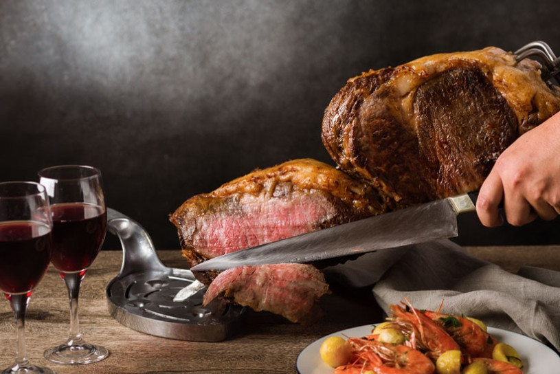 Photo: A chef cutting a beef roe cooked churrasco style