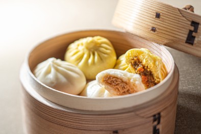 Photo: Soft and juicy pork buns and curry buns in a steamer