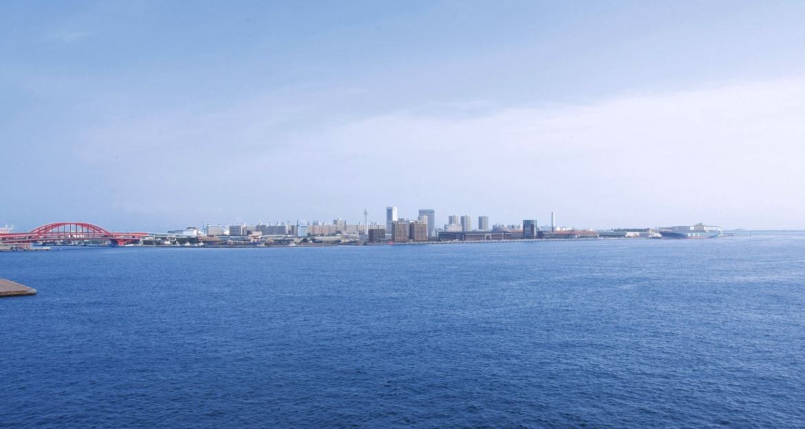 写真：ツインルーム 南側から見える神戸の昼の海