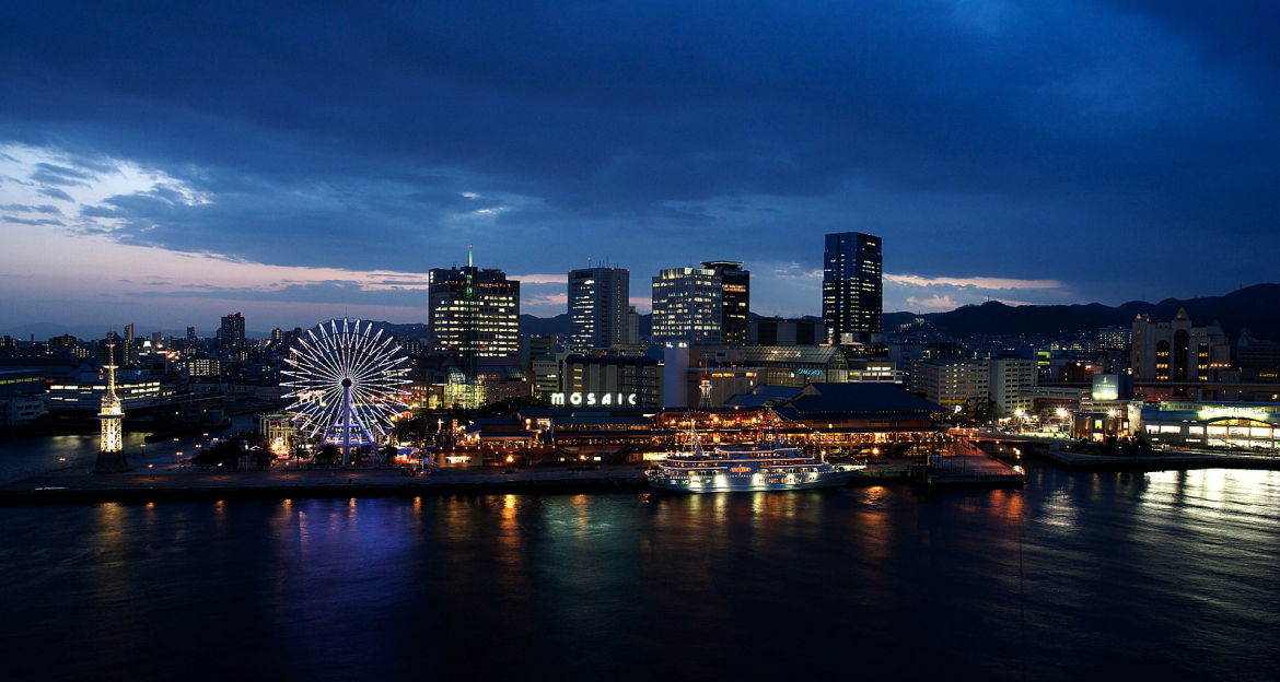 写真：ダブルルーム 西側から見える神戸市内の観光地やハーバーランドの夜景