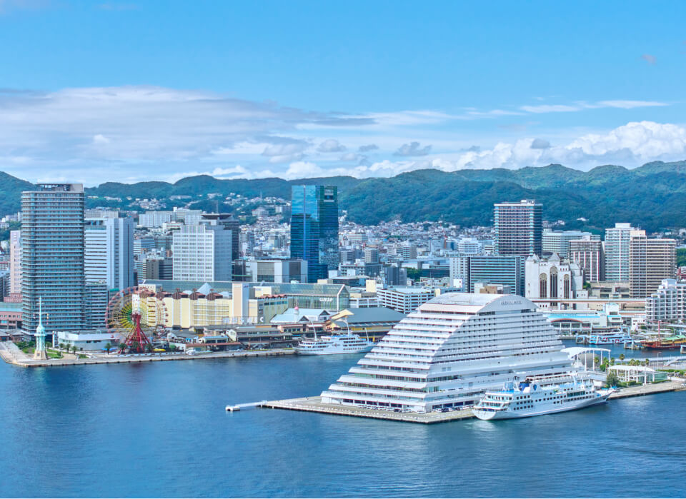 写真：神戸港と神戸メリケンパークオリエンタルホテル